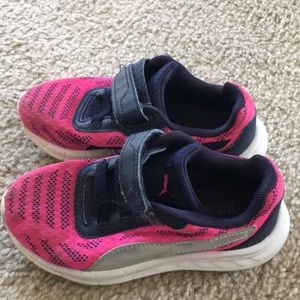Girls Puma pink/blue sneakers